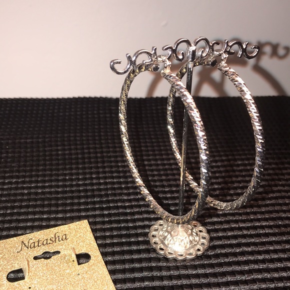 🆕Natasha Silver Tone Hoops - Picture 8 of 11